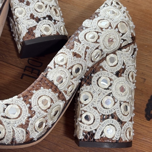 Tory Burch | *2 DIFFERENT SIZED SHOES* Francesca Roccia Rhinestone Heels 6.5 & 7 - Picture 13 of 17